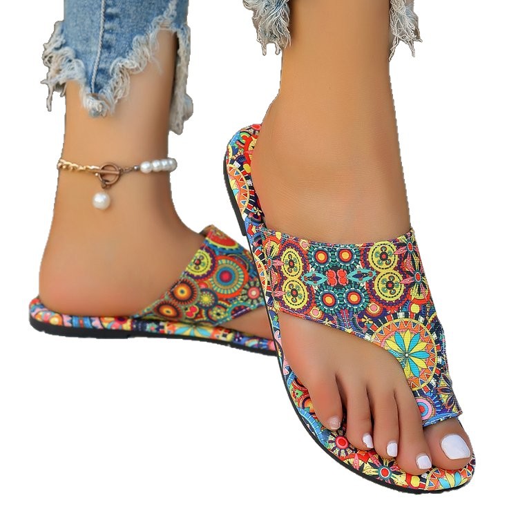 Flat-Heeled Paisley Floral Toe-Strap Sandals